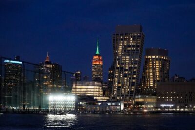 Starship Landmark 90 Minute Sightseeing Cruise - The Ride Experience: Comfort on Board, With Real-World View Tradeoffs