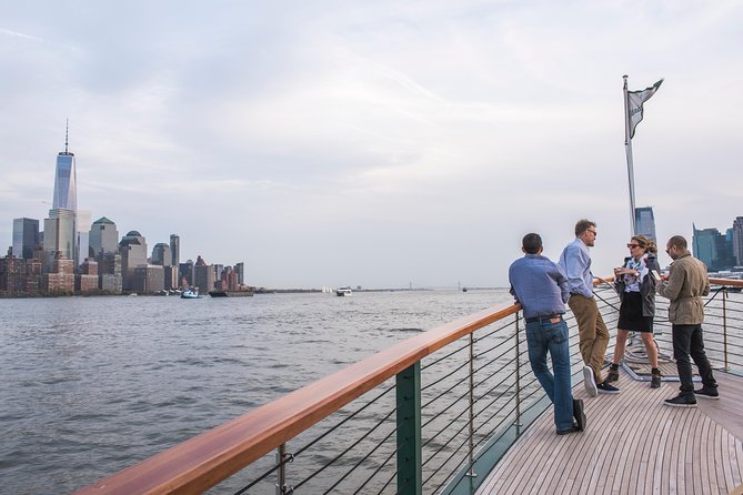 Statue of Liberty and New York City Skyline Sightseeing Cruise - The Statue of Liberty Photo Moment: Why This Cruise Gets Booked