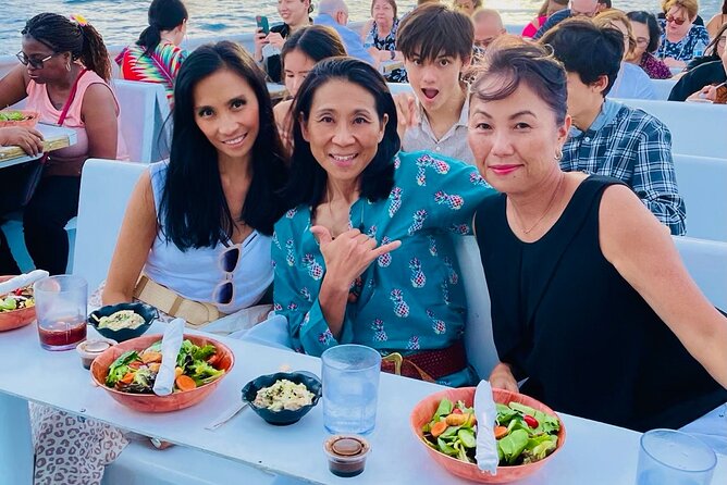 Sunset Dinner Cruise in Honolulu, Hawaii - Waikiki Beach and Diamond Head Lighthouse: The Route and the Best Moments