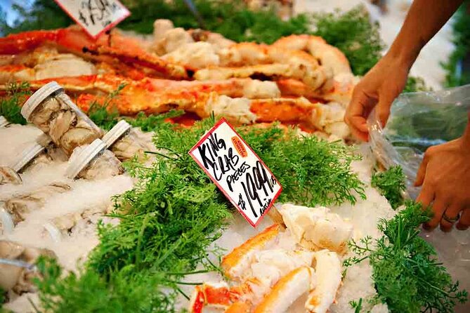 Taste Pike Place Walking Food Tour - Guides who make the market stories click