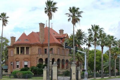 The Historic Galveston Ghost Tour - Meeting Point on Sealy Ave: Getting Started Smoothly