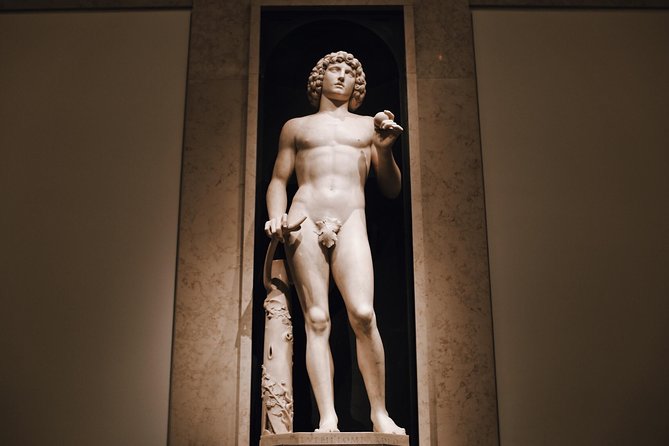 "The Met" Metropolitan Museum of Art Exclusive Guided Tour - The Big Picture Stop: Great Hall Orientation and the Met’s American Twist