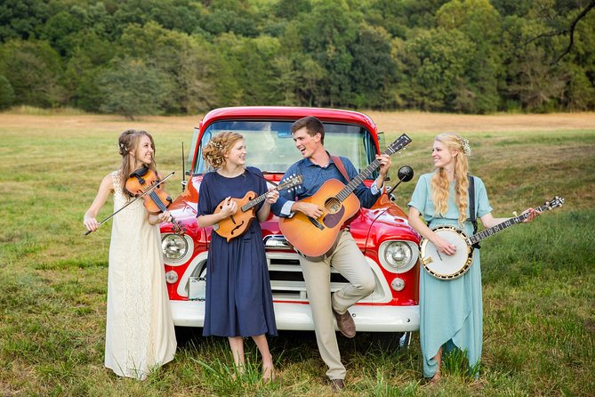 The Petersens at The Little Opry Theatre in Branson - Stop 1: The Petersens at the Little Opry Theatre (2:00 pm, about 1h45)
