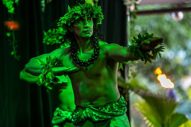 Toa Luau at Waimea Valley, Oahu - The Polynesian show: Hawaii through Samoa, ending with fire knife