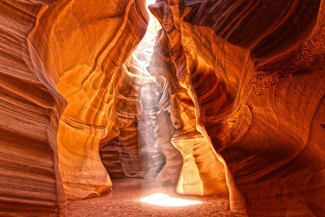 Upper Antelope Canyon Tour-AACT - Photo-focused guiding: how guides help you get the shot fast