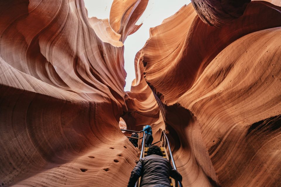 Vegas: Antelope Canyon & Horseshoe Bend Tour at Golden Hour - Guides, language, and photo help: the real value in the small details