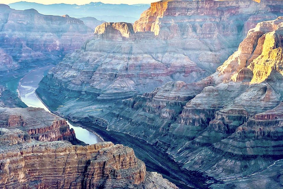 Vegas: Grand Canyon, Hoover Dam, Lunch/Skywalk Options, WiFi - What to pack so the day feels easy