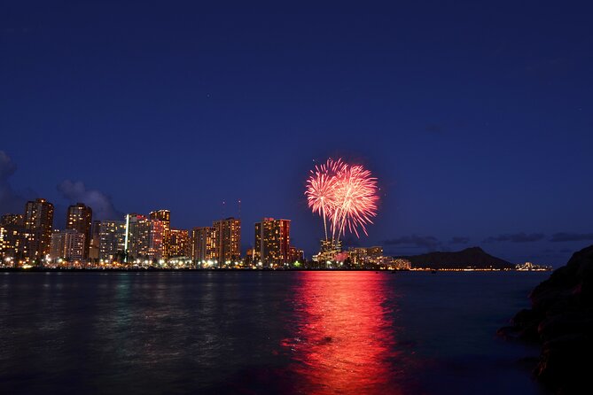 Waikiki: Friday Night Fireworks Catamaran Cruise - Waiting for the Show: Music, Drinks, and the Snack Question
