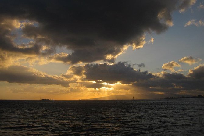 Waikiki Signature Sunset Catamaran Sail - Bento-style snacks: good enough to enjoy, not enough to replace dinner