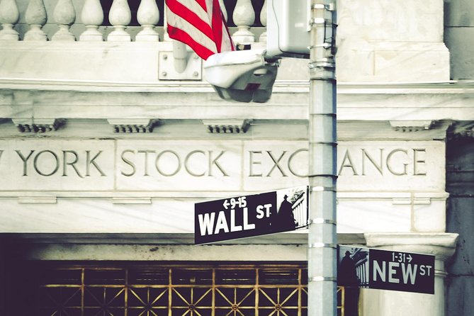 Wall Street Insider Tour with a Finance Professional - Ending Near the Federal Reserve: The Place the Stories Point Toward