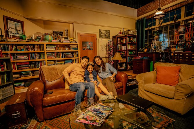 Warner Bros. Studio Tour Hollywood - Real Friends and Big Bang Theory sets: the photo ops that feel like more than selfies