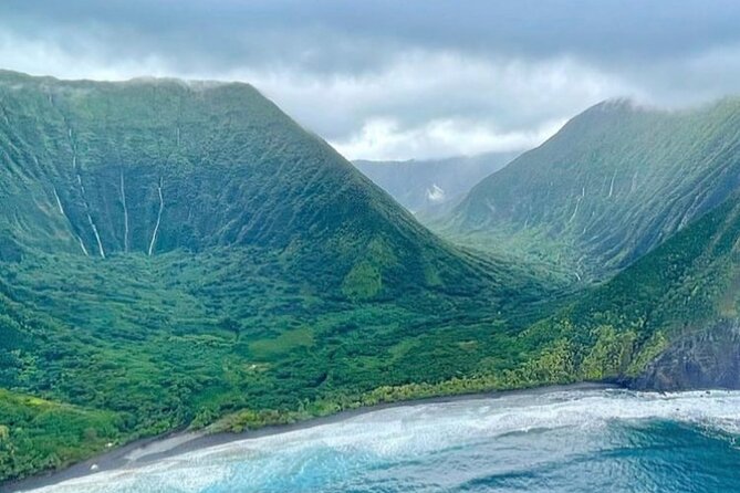West Maui and Molokai Special 45-Minute Helicopter Tour - Photos and video: how to get the shots without losing your mind