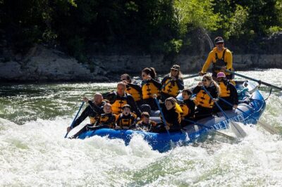 Whitewater Rafting in Jackson Hole : Family Standard Raft - Meeting at 225 W Broadway and what happens before the water