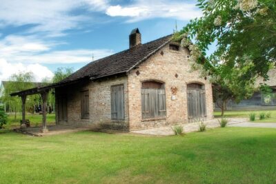 Whitney Plantation Tour with Transportation from New Orleans - Getting from New Orleans to River Road: comfort, route, and photo windows
