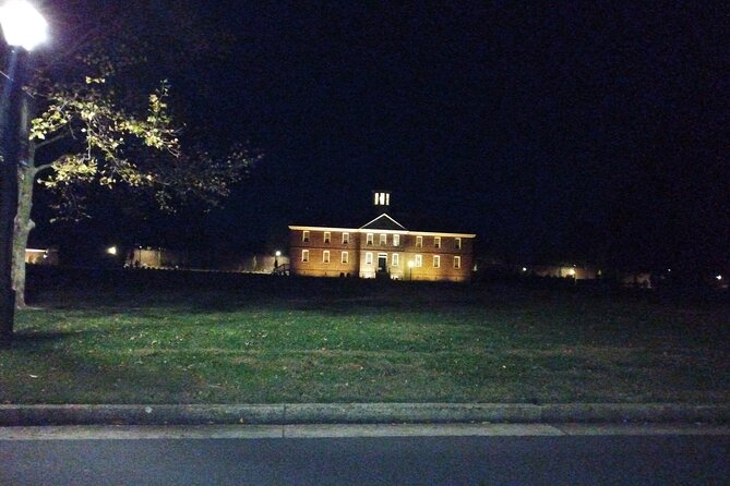 Williamsburg Ghosts, Witches and Pirates Tour - Peyton Randolph House and the Big Idea: Haunted Places vs. Real Events