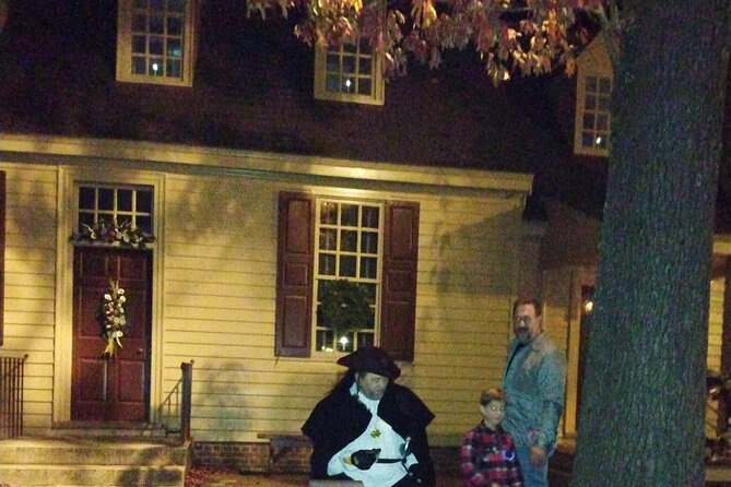 Williamsburg Ghosts, Witches and Pirates Tour - Jones Graveyard: Ida Jones and the Late-Night Haunting Feeling