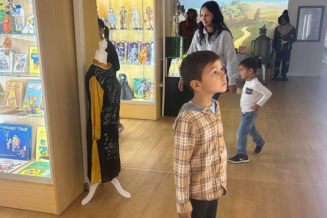 Wizard of OZ Museum tour - The surround visuals room: cool, short, and light-sensitive