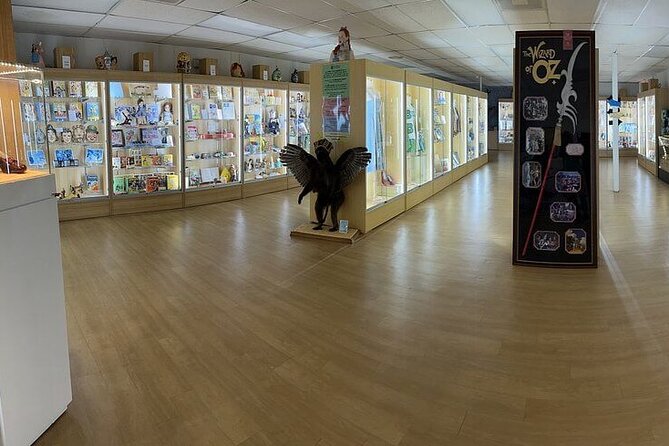 Wizard of OZ Museum tour - What you’ll see: early Oz books, 2,000+ collectibles, and real movie pieces