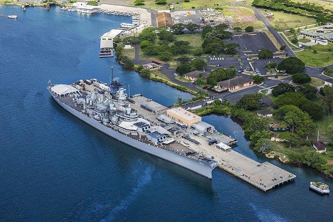 WWII Pearl Harbor Heroes Deluxe Tour - Battleship Missouri: The Surrender Moment You Can Walk Through